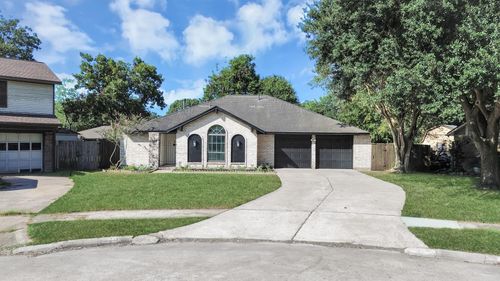 5018 Groveton Ln, Pearland, TX, 77584-1239 | Card Image