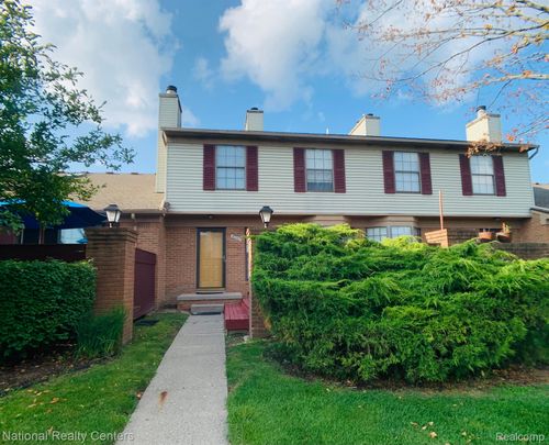 38862 Country Cir, Farmington Hills, MI, 48331-1025 | Card Image