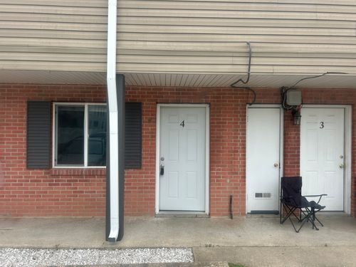 4-135 W Hendricks St, Shelbyville, IN, 46176-2053 | Card Image