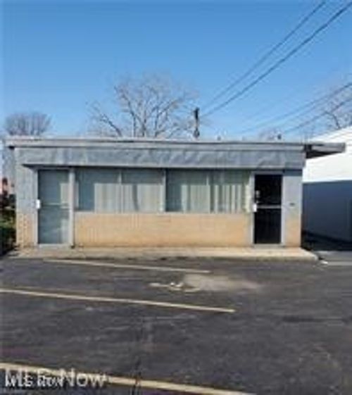6626 Engle Rd, Middleburg Heights, OH, 44130-7906 | Card Image