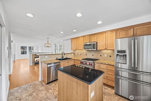 2670 Sw Sylvan Heights Dr, Seattle, WA, 98106-1752 | Card Image