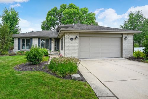 8211 Sawyer Ct, Darien, IL, 60561-5269 | Card Image