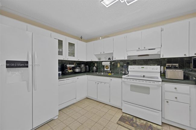 APT-207 - 4670 W 13 Th Ln, Condo with 3 bedrooms, 2 bathrooms and null parking in Hialeah FL | Image 6