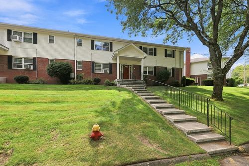 c-90 Colonial Cir, Chicopee, MA, 01020-1957 | Card Image