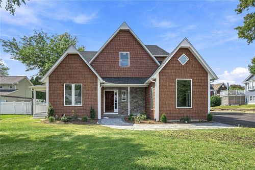 127 Woodbine Ave, Warwick, RI, 02886-8250 | Card Image