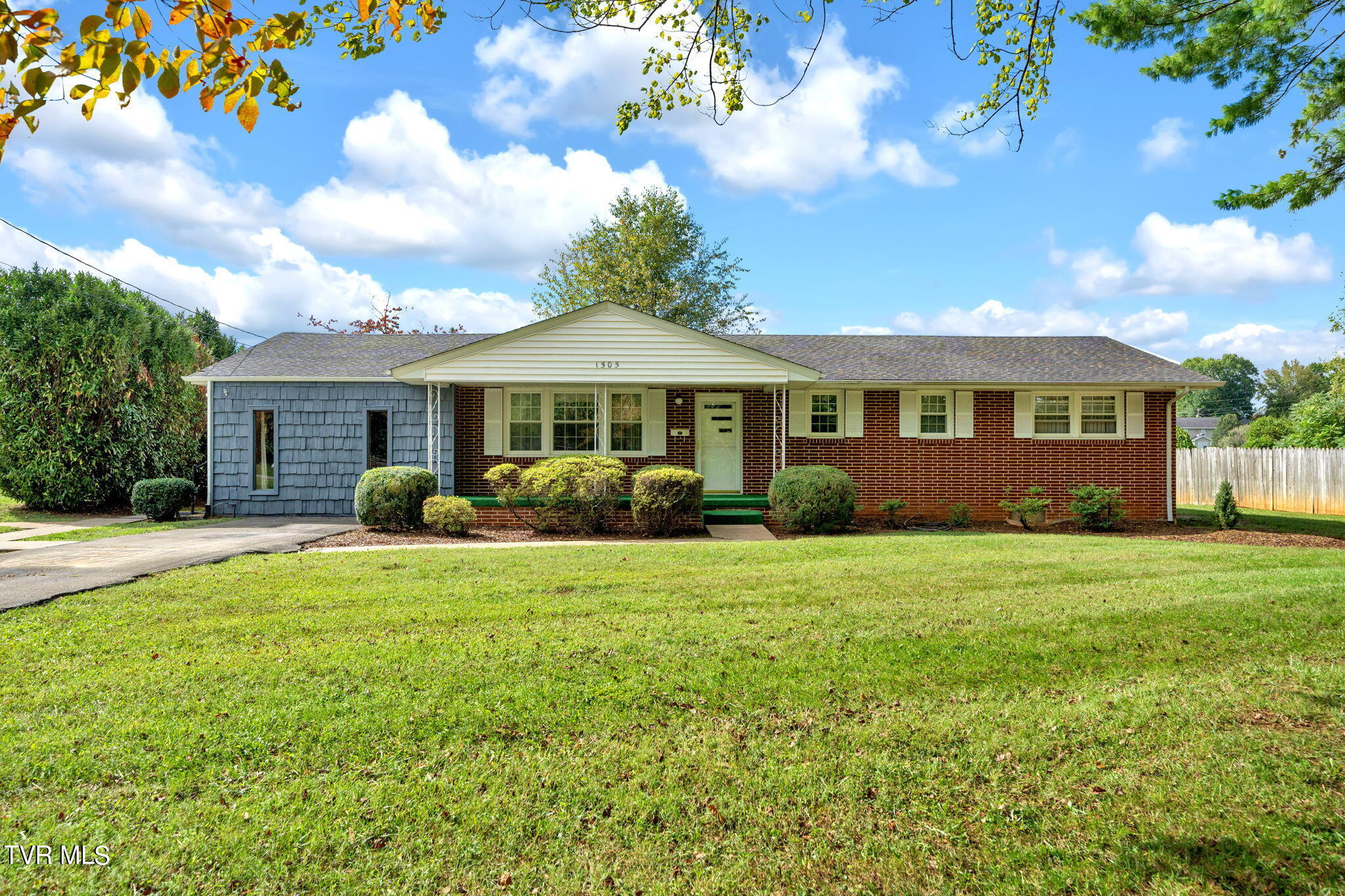 1505 Rotherwood Drive, For Sale in Johnson City Zoocasa