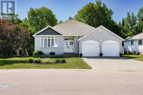 413 Pearce St, North Bay, ON, P1C1M8 | Card Image