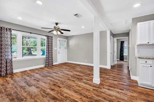 1016 W Hanna St, Denison, TX, 75020-6022 | Card Image