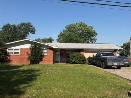 604 S White Ave, Wagoner, OK, 74467-6336 | Card Image