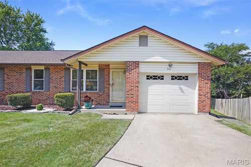 32 Stagecoach Ct, Saint Peters, MO, 63376-2665 | Card Image