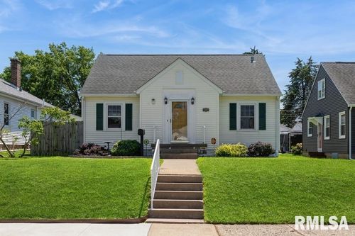 331 W 31st St, Davenport, IA, 52803-1019 | Card Image