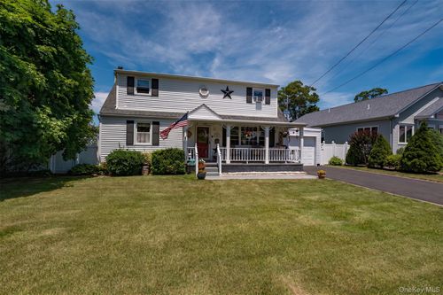 11 Spruce Street, Islip, NY, 11751 | Card Image