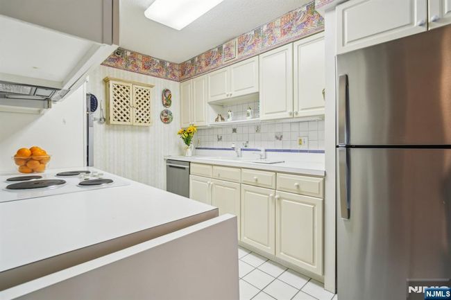 10 Smith Manor Blvd, Condo with 2 bedrooms, 2 bathrooms and null parking in West Orange NJ | Image 9