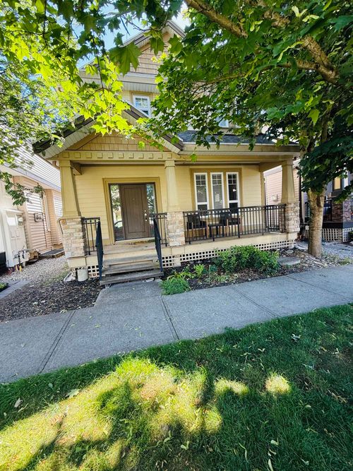 main-floor-7111 194b Street, Surrey, BC, V4N5Z4 | Card Image