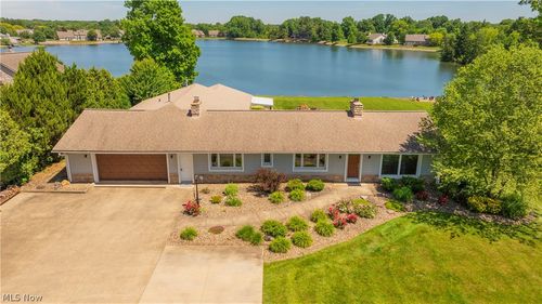 294 S Bayshore Dr, Columbiana, OH, 44408-9343 | Card Image