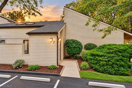 23g-1460 Cedarwood Dr, Westlake, OH, 44145-1873 | Card Image