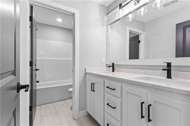 Photo is from a similar model. | Image 26