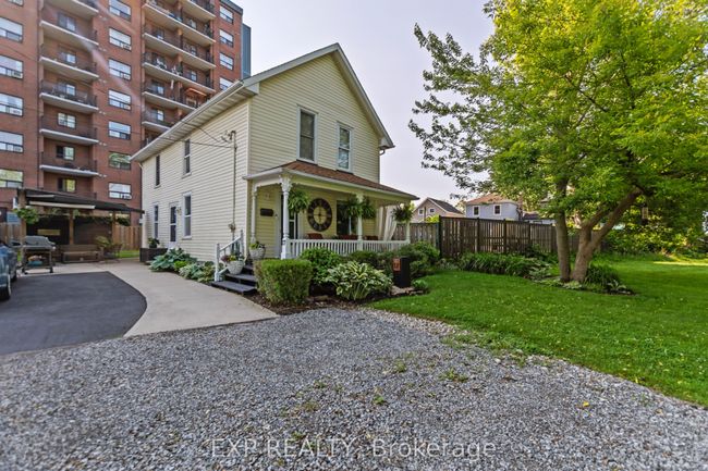 17 Regent Pl, House other with 3 bedrooms, 2 bathrooms and 2 parking in Welland ON | Image 4