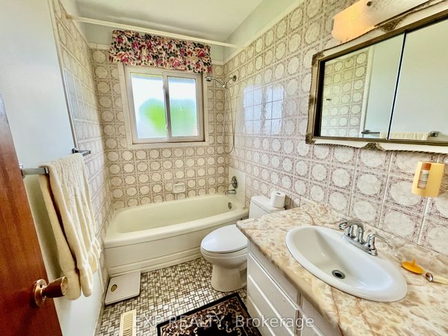 134 Alison Ave, Home with 3 bedrooms, 2 bathrooms and 4 parking in Cambridge ON | Image 6