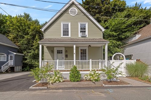 4 Webster Ct, Stoneham, MA, 02180-2731 | Card Image