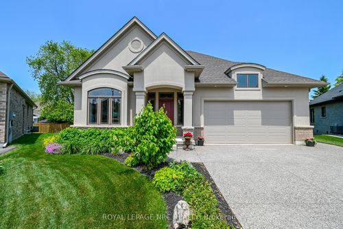 11 Emily Lane, Fonthill, ON, L0S1E4 | Card Image