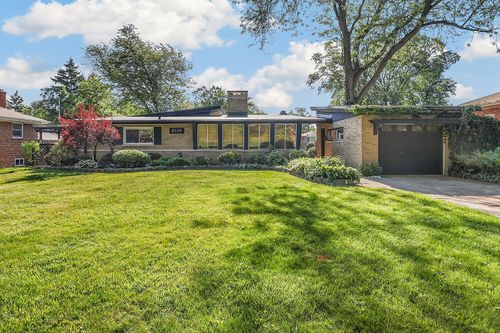 8119 Forest Ave, Munster, IN, 46321-1033 | Card Image
