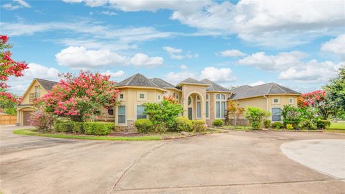 101 Rosewood St, Lake Jackson, TX, 77566-4935 | Card Image