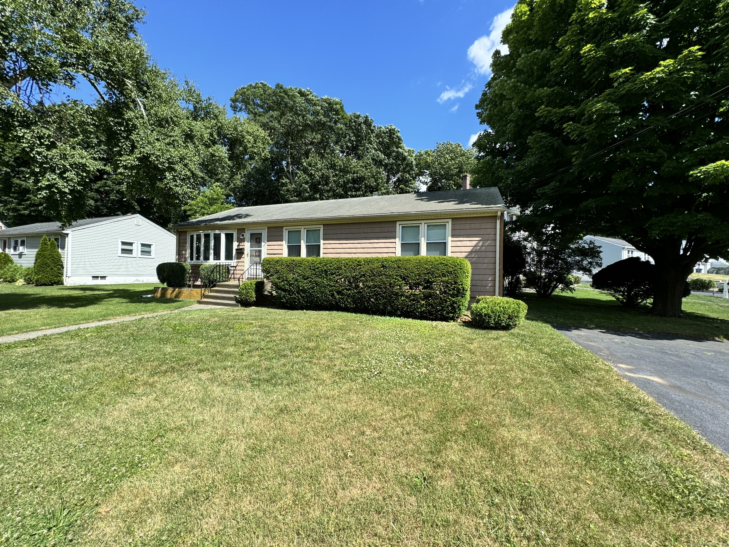 Grey Rock Rd, Bridgeport, CT 06606