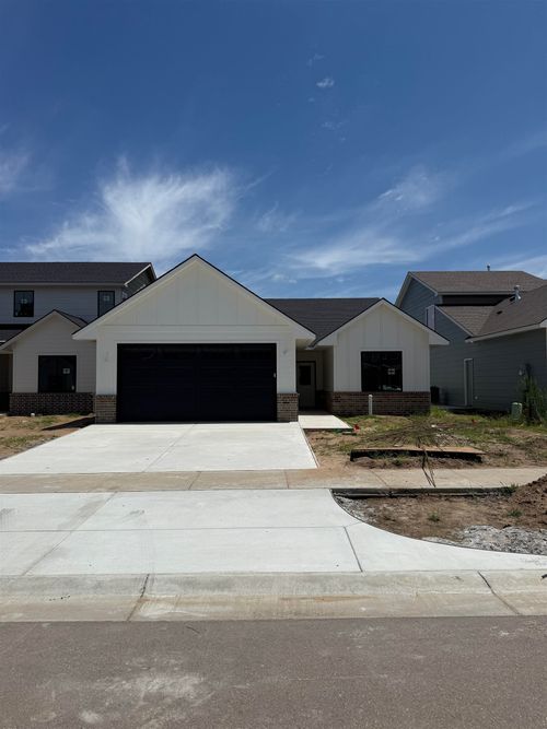 5598 Wandering Way, Maize, KS, 67101-8625 | Card Image