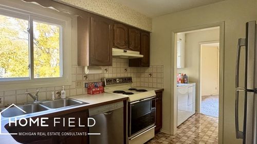 608 Ridgeview Dr, Corunna, MI, 48817-1212 | Card Image