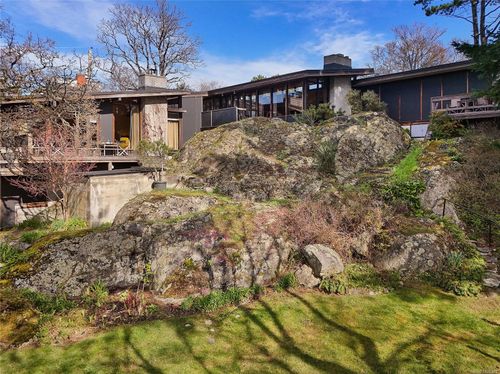 404 Henry St, Victoria, BC, V9A3J4 | Card Image