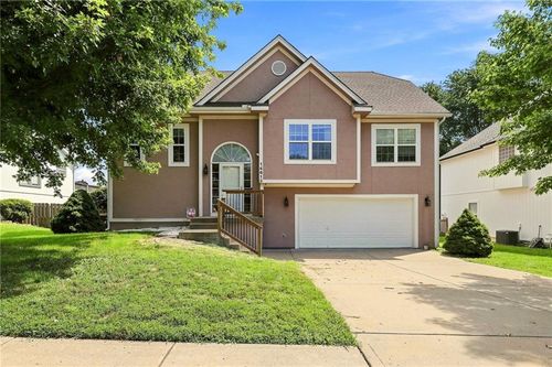 14613 Wicklow St, Smithville, MO, 64089-8384 | Card Image