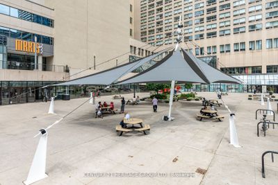 4509 - 386 Yonge St, Condo with 2 bedrooms, 2 bathrooms and 1 parking in Toronto ON | Image 2