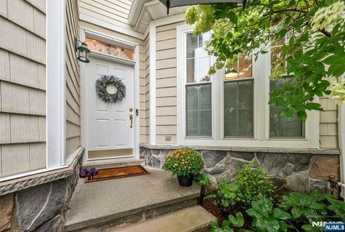 4 Kingsley Evans Cir, Oakland, NJ, 07436-2320 | Card Image