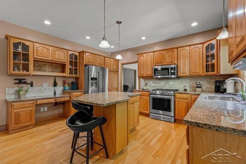 403 Shirewood Ln, Midland, MI, 48642-7039 | Card Image