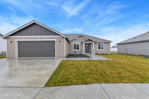spec-401 Glenwood Ave, Grandview, WA, 98930-0018 | Card Image