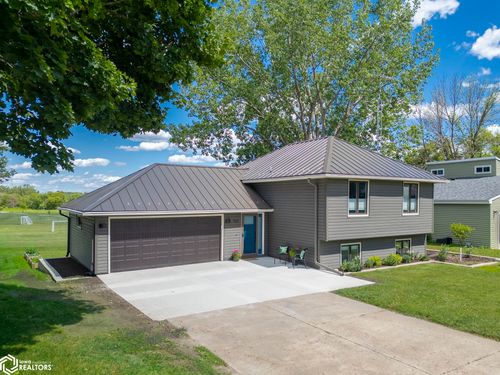 908 S 15th St, Clear Lake, IA, 50428-2655 | Card Image