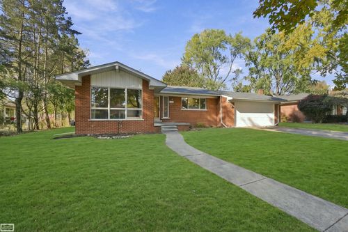 16421 Surrey St, Livonia, MI, 48154-2750 | Card Image
