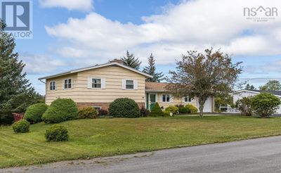 18 Goodwin Dr, House other with 3 bedrooms, 2 bathrooms and null parking in Yarmouth NS | Image 1