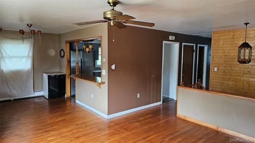 225 Monhagen Ave, Middletown, NY, 10940-6040 | Card Image
