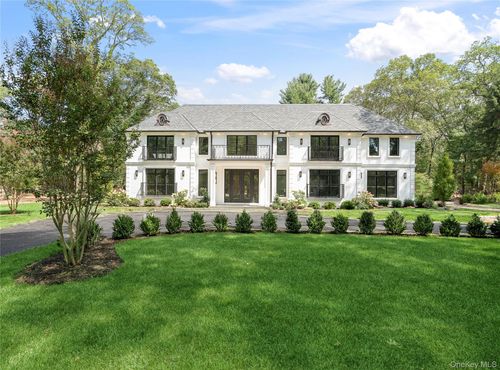 12 Quaker Ridge Rd, Glen Head, NY, 11545-3326 | Card Image