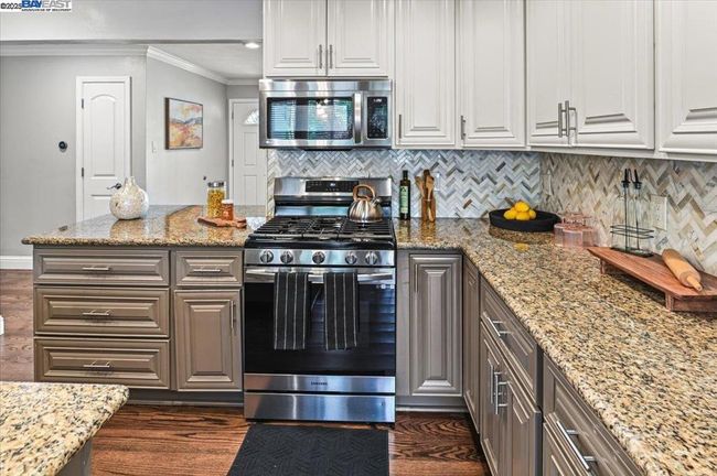 17860 Almond Rd, House other with 5 bedrooms, 4 bathrooms and 4 parking in Castro Valley CA | Image 14