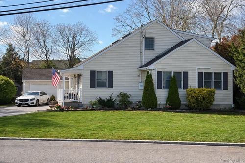 40 Alton Rd, Babylon, NY, 11702-3638 | Card Image