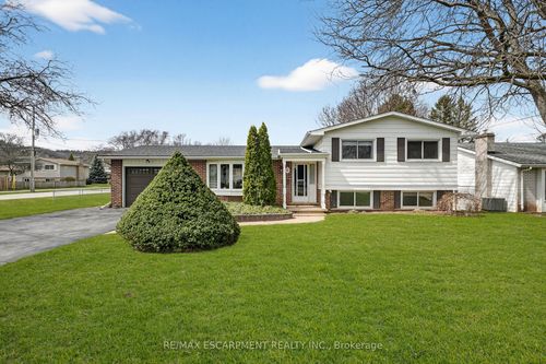 6 Nelles Rd S, Grimsby, ON, L3M2Z2 | Card Image