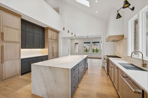 1130 Winding Way, Nashville, TN, 37216-2214 | Card Image