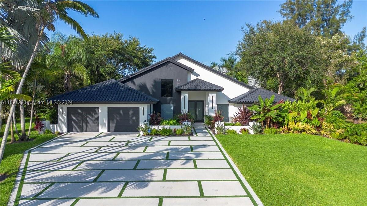 Tara Dr, Plantation, FL 33325
