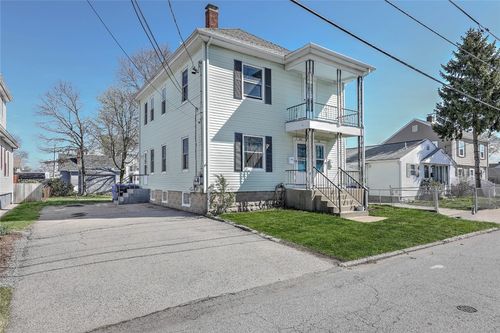 252 Vine St, Pawtucket, RI, 02861-2618 | Card Image