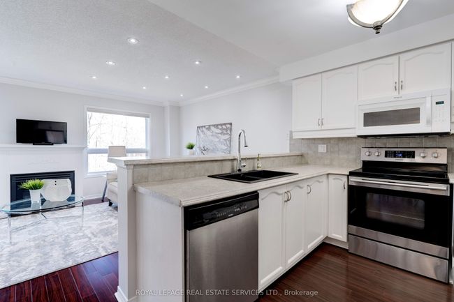 21 - 2120 Headon Rd, Condo with 3 bedrooms, 4 bathrooms and 1 parking in Burlington ON | Image 6