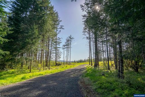 2333 Crooked Finger Rd Ne, Scotts Mills, OR, 97375 | Card Image