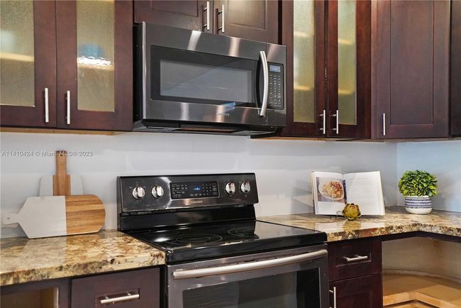 1770 Sw 32 Nd Ct, House other with 3 bedrooms, 2 bathrooms and null parking in Fort Lauderdale FL | Image 9